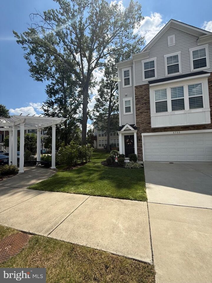 Property Photo: 4733 Earl Flanagan Way VA 22309