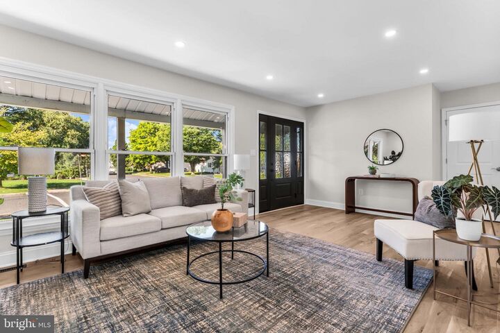 Property Photo:  5 Wilbur Drive  NJ 08501 