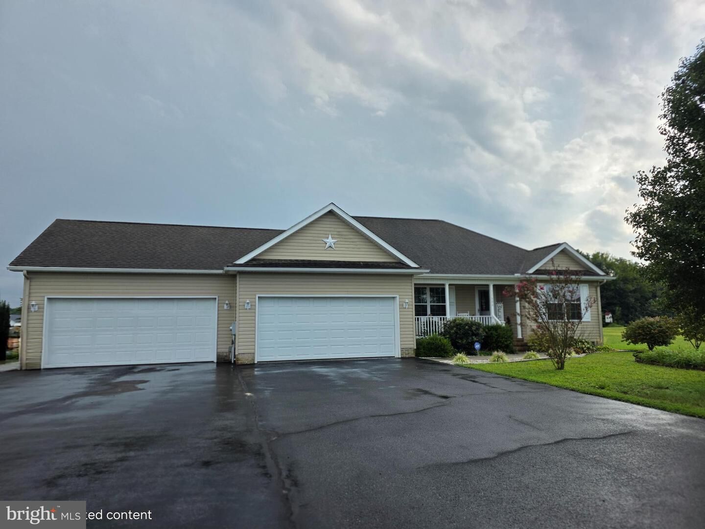 Property Photo: 11684 Kensington Way DE 19956