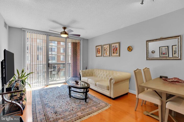 Property Photo: 1020 Highland Street N 707 VA 22201