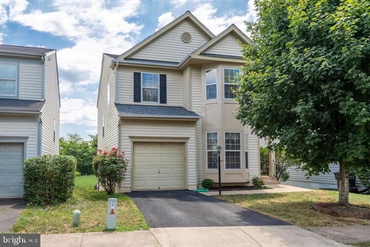 Property Photo:  6805 Hollow Glen Court  VA 20155 