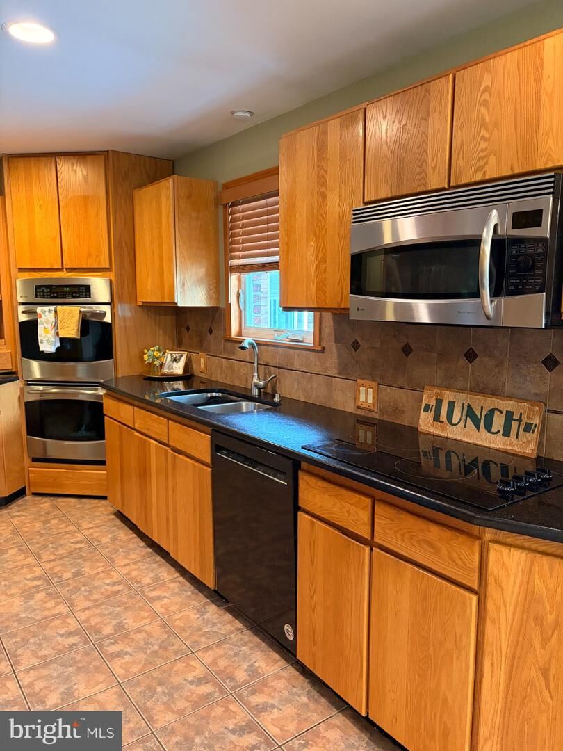 Property Photo:  72 Old York Road  NJ 08515 