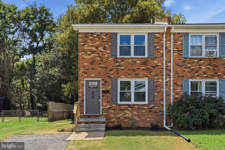 Property Photo:  858 W 11th Street  VA 22630 