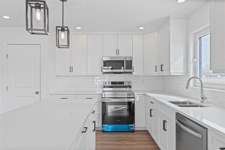 Property Photo:  120 Langill Way  MB R5G 2Z1 