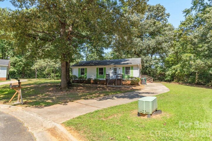 Property Photo: 1719 Oneka Avenue NC 27260