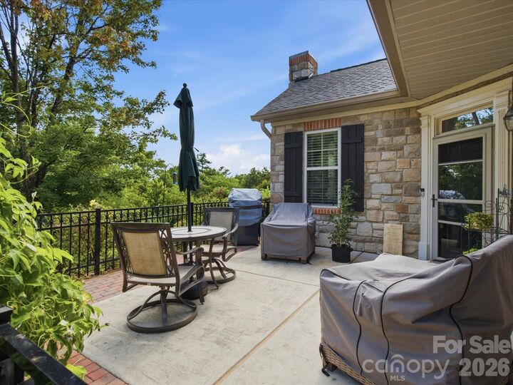Property Photo: 868 Ledgestone Court SC 29708