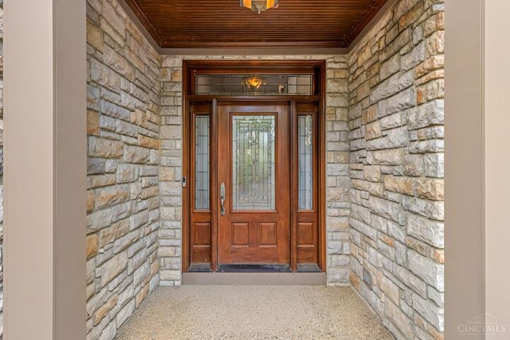 Property Photo: 1046 Tuscany Place OH 45226