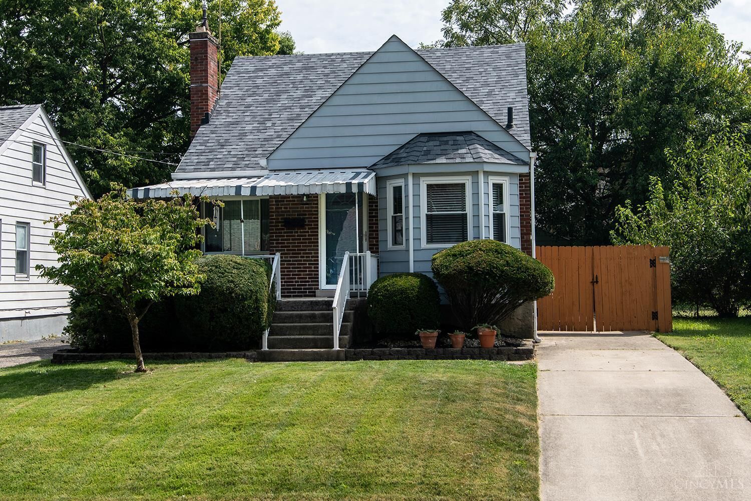 Property Photo: 8104 Lake Avenue OH 45236