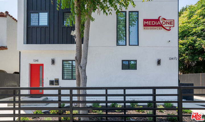 Property Photo:  1341 N Mariposa Ave  CA 90027 