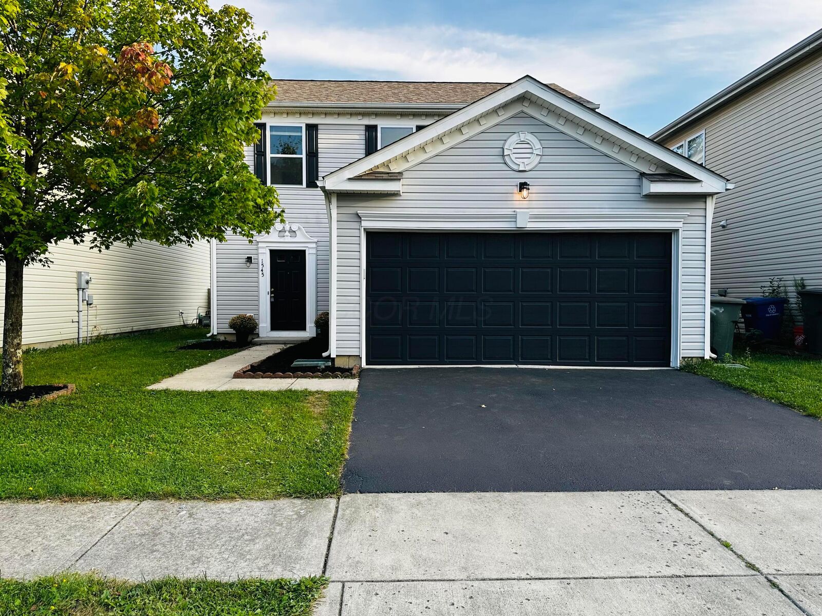 Property Photo: 1545 Wales Place OH 43123