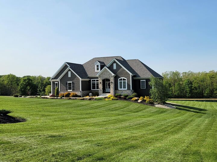 Property Photo: 6004 Royalton SW Road OH 43130