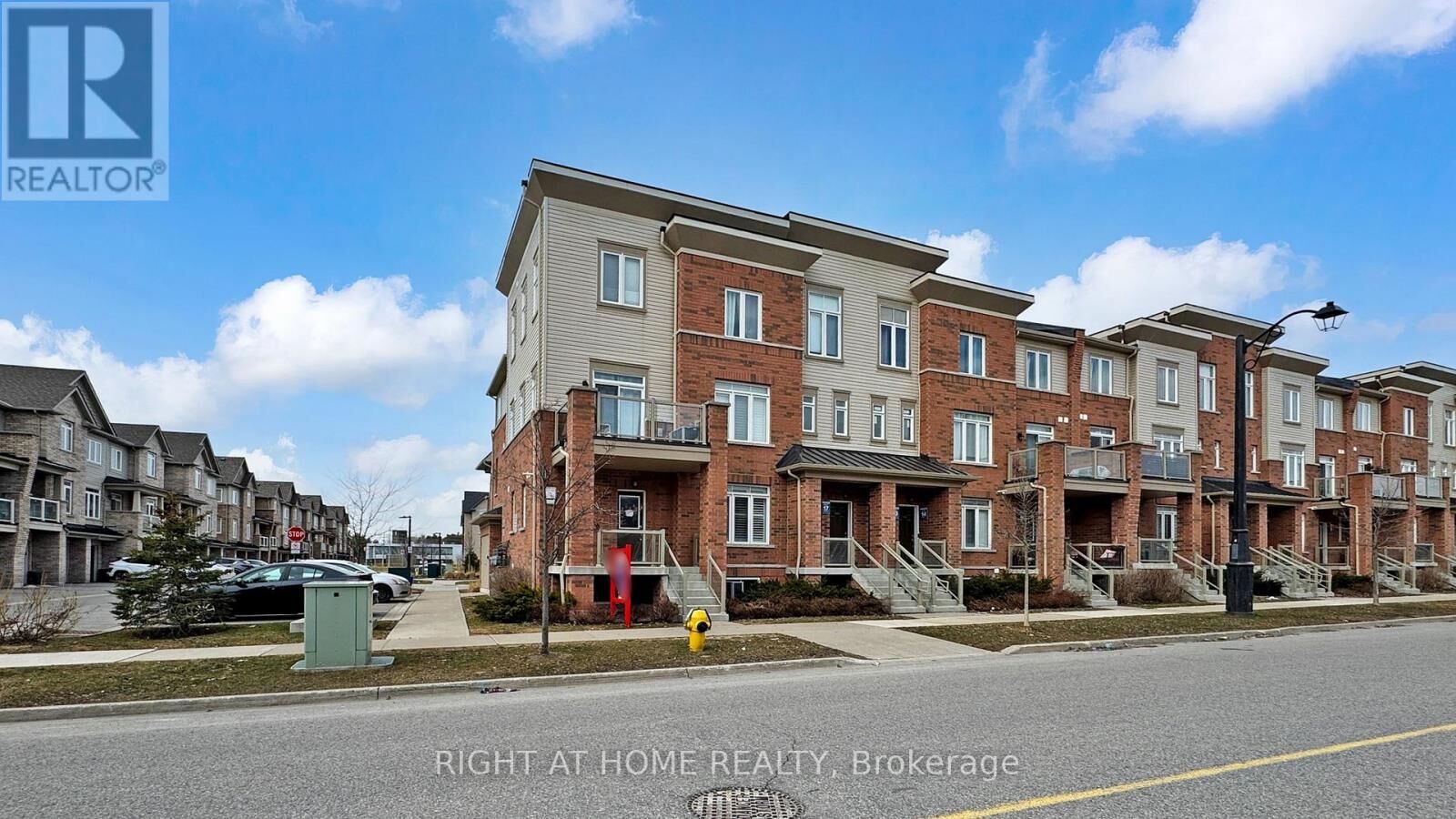 Property Photo: 2710 William Jackson Drive East 16 ON L1X 0E6