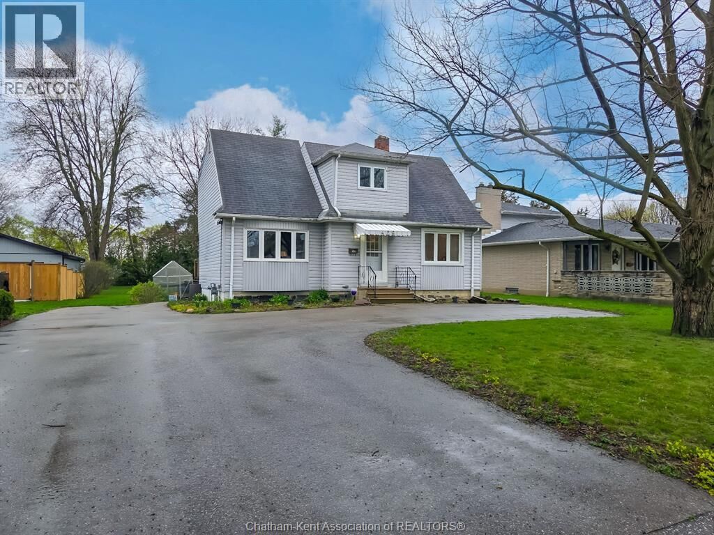 Property Photo:  426 Victoria Avenue  ON N7L 3B3 