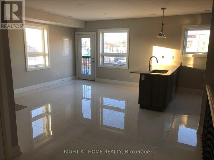 Property Photo: 31 Alma Avenue 4 ON M6J 1N2