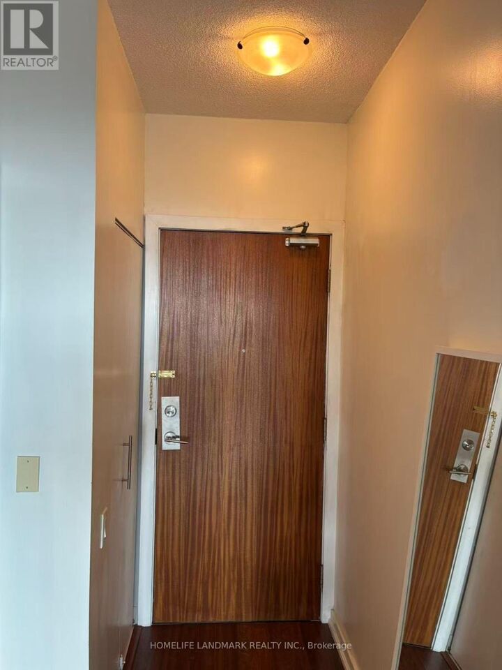 Property Photo: 30 Canterbury Place 1701 ON M2N 0B9