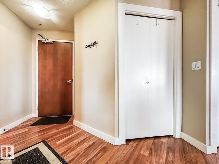 Property Photo:  #1901 10136 104 St NW  AB T5J 0B5 