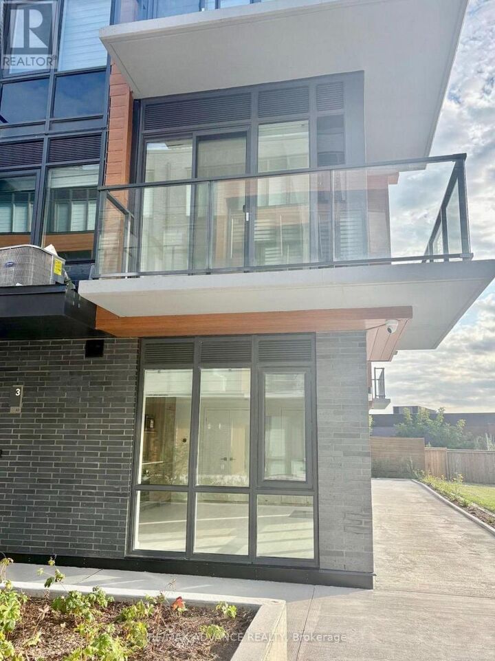Property Photo:  75 Curlew Drive 14  ON M3A 0A9 