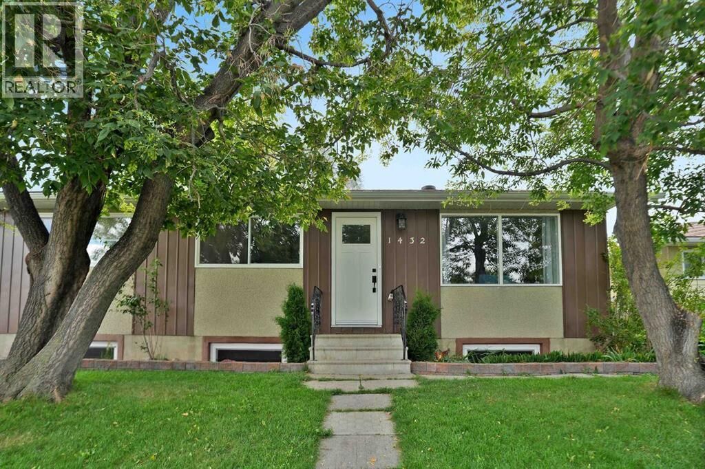 Property Photo:  1432 Robson Crescent Southeast  AB T2A 1Y7 