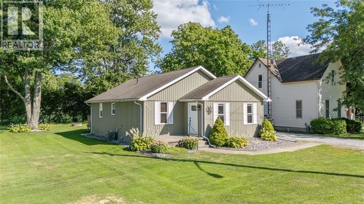 Property Photo:  452 Maude Street  ON N0N 1E0 