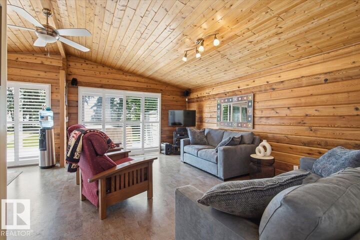 Property Photo: 16 Lakeshore Dr AB T0C 2C0