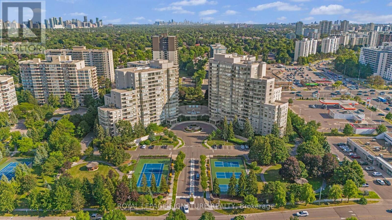 Property Photo: 11 Townsgate Drive 1410 ON L4J 8G4