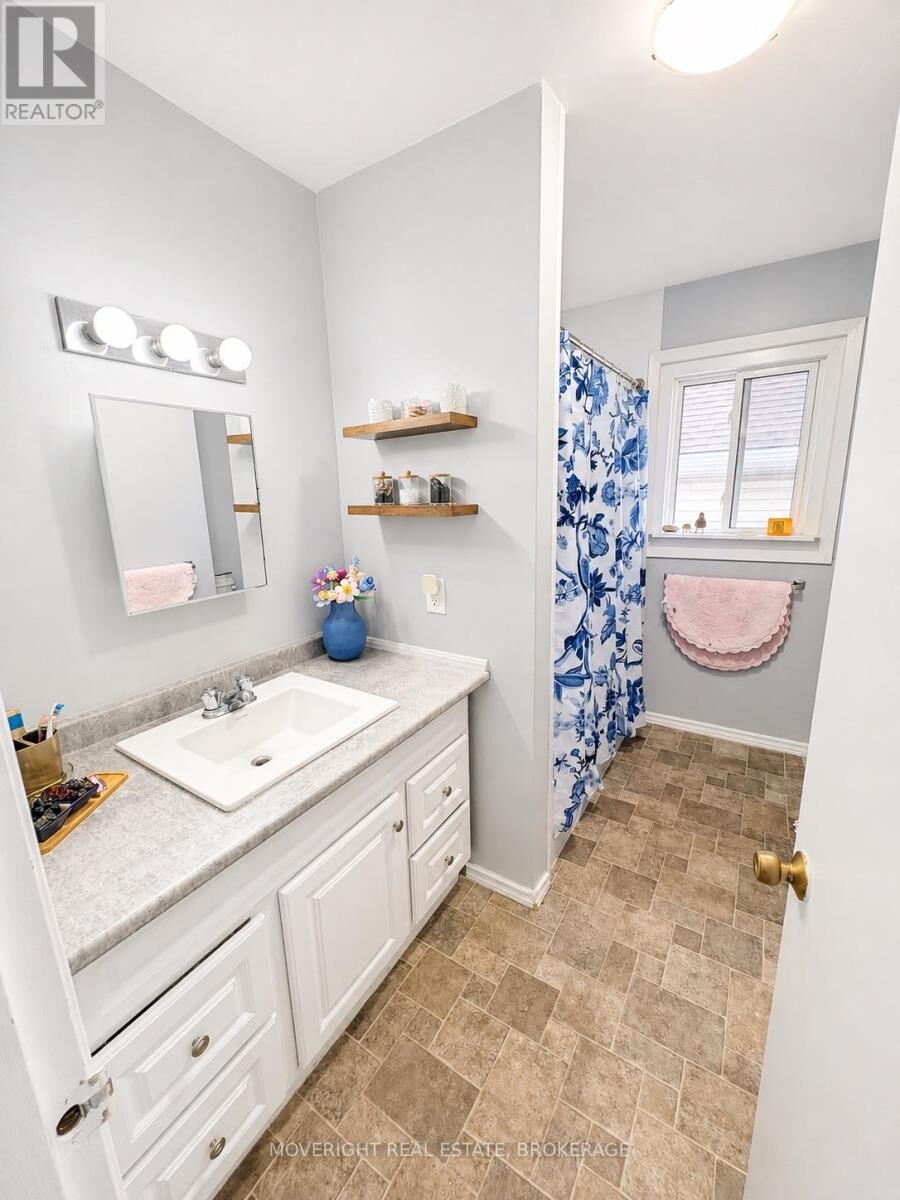 Property Photo:  24 Ottawa Street Unit 3  ON L2R 1Y9 