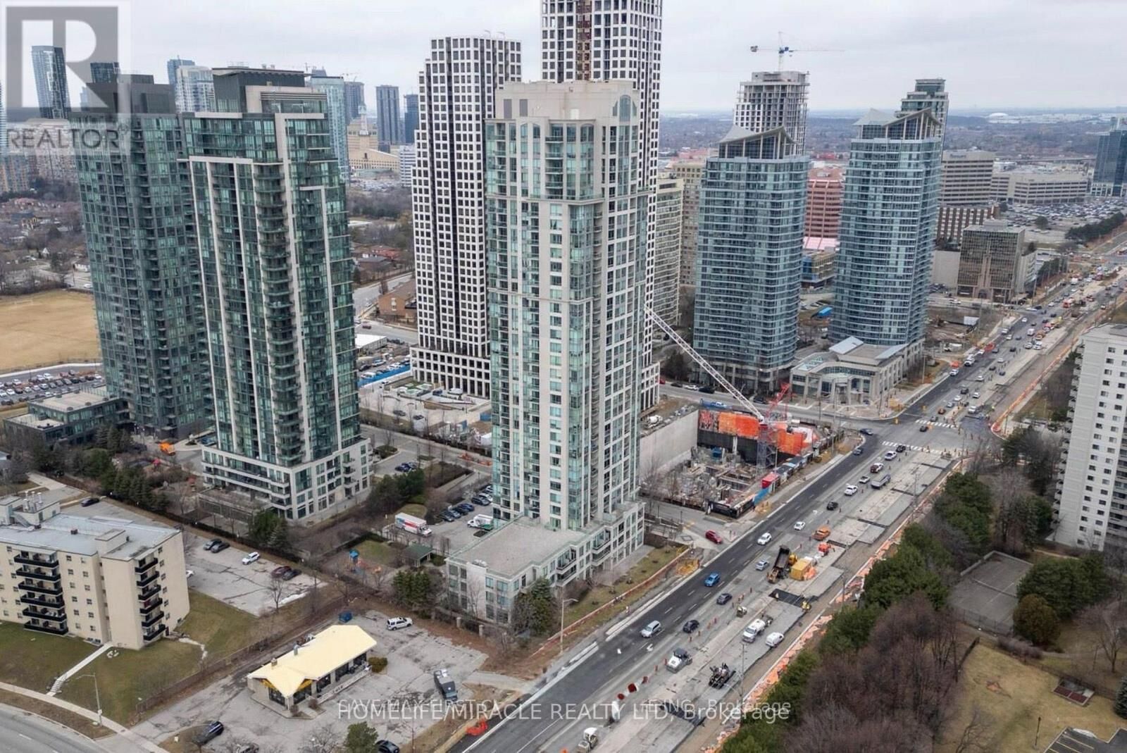 Property Photo: 3504 Hurontario Street 1702 ON L5B 0B9