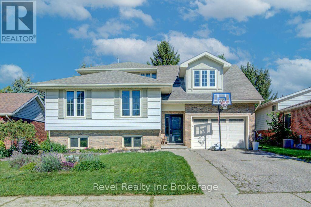 Property Photo:  1119 Mohawk Street  ON N4T 1A6 