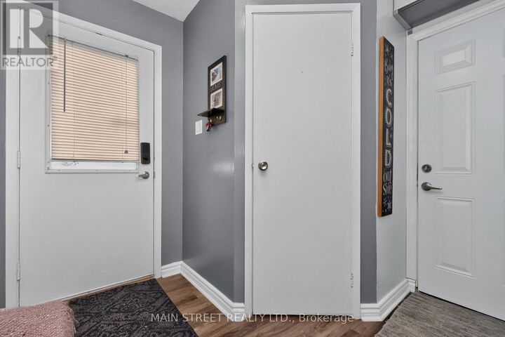 Property Photo:  8 Robin Court  ON L4M 5M1 