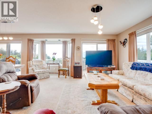Property Photo: 6886 Harvie Ave BC V8A 5J1