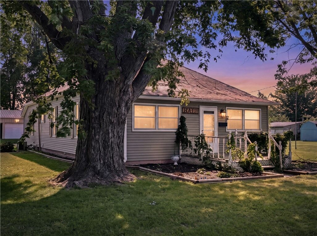 Property Photo:  603 N English Street  IL 61876 