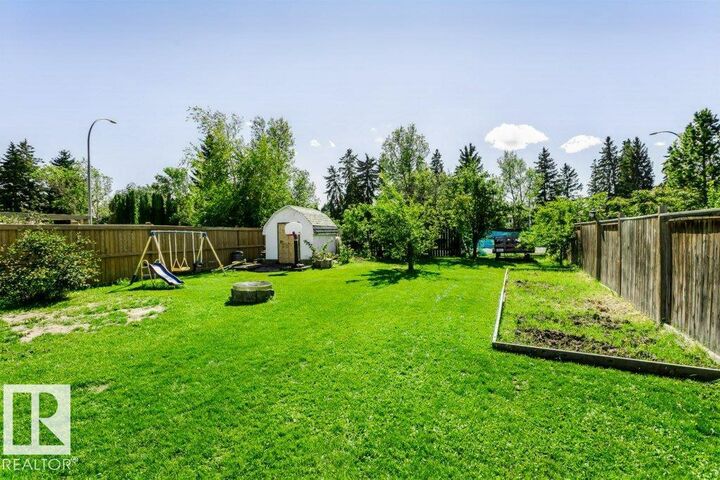 Property Photo:  18431 95A Avenue NW  AB T5T 3V7 