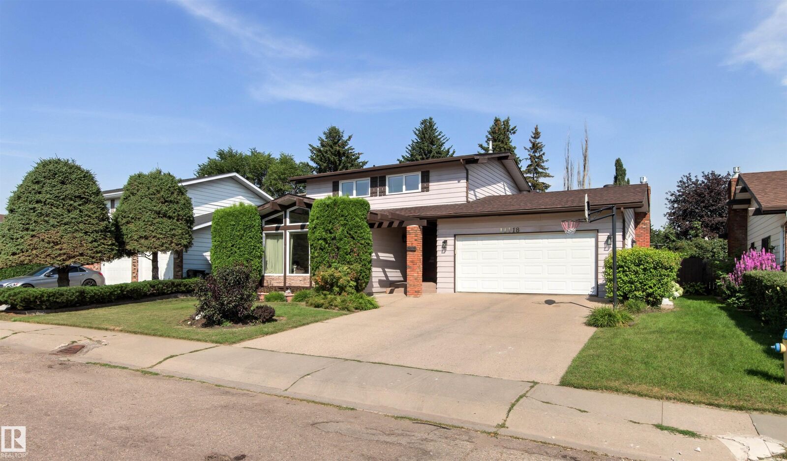 Property Photo:  11118 23A Avenue NW  AB T6J 4N9 