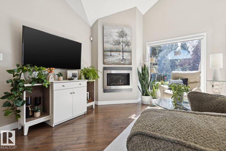 Property Photo: 11809 9B Avenue NW 8 AB T6J 7B6