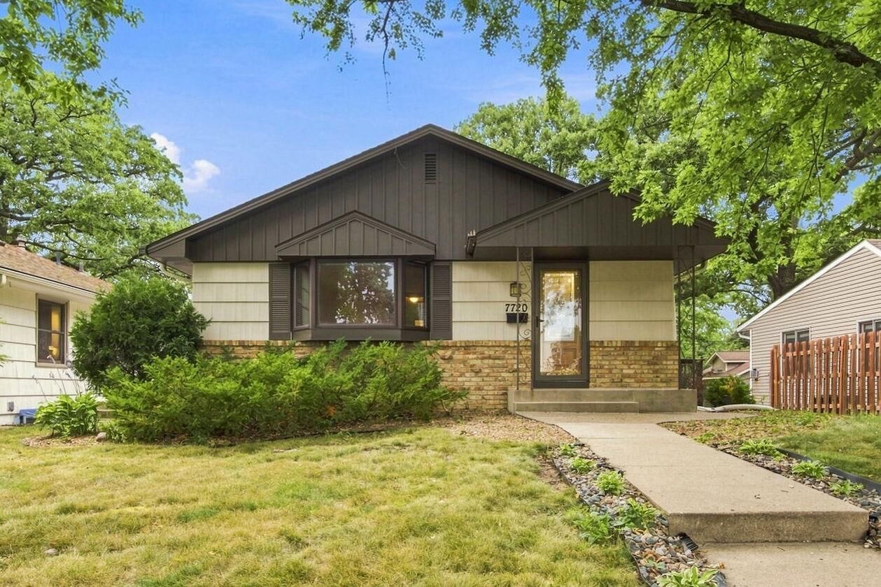 Property Photo:  7720 Edgebrook Drive  MN 55426 