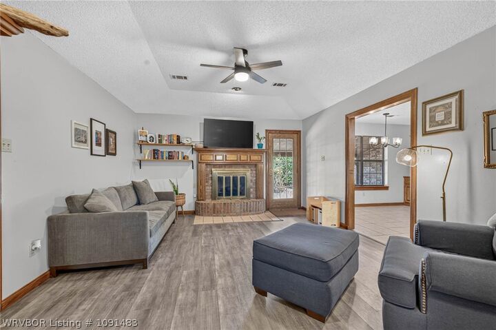 Property Photo: 1420 N 7th Street AR 72956