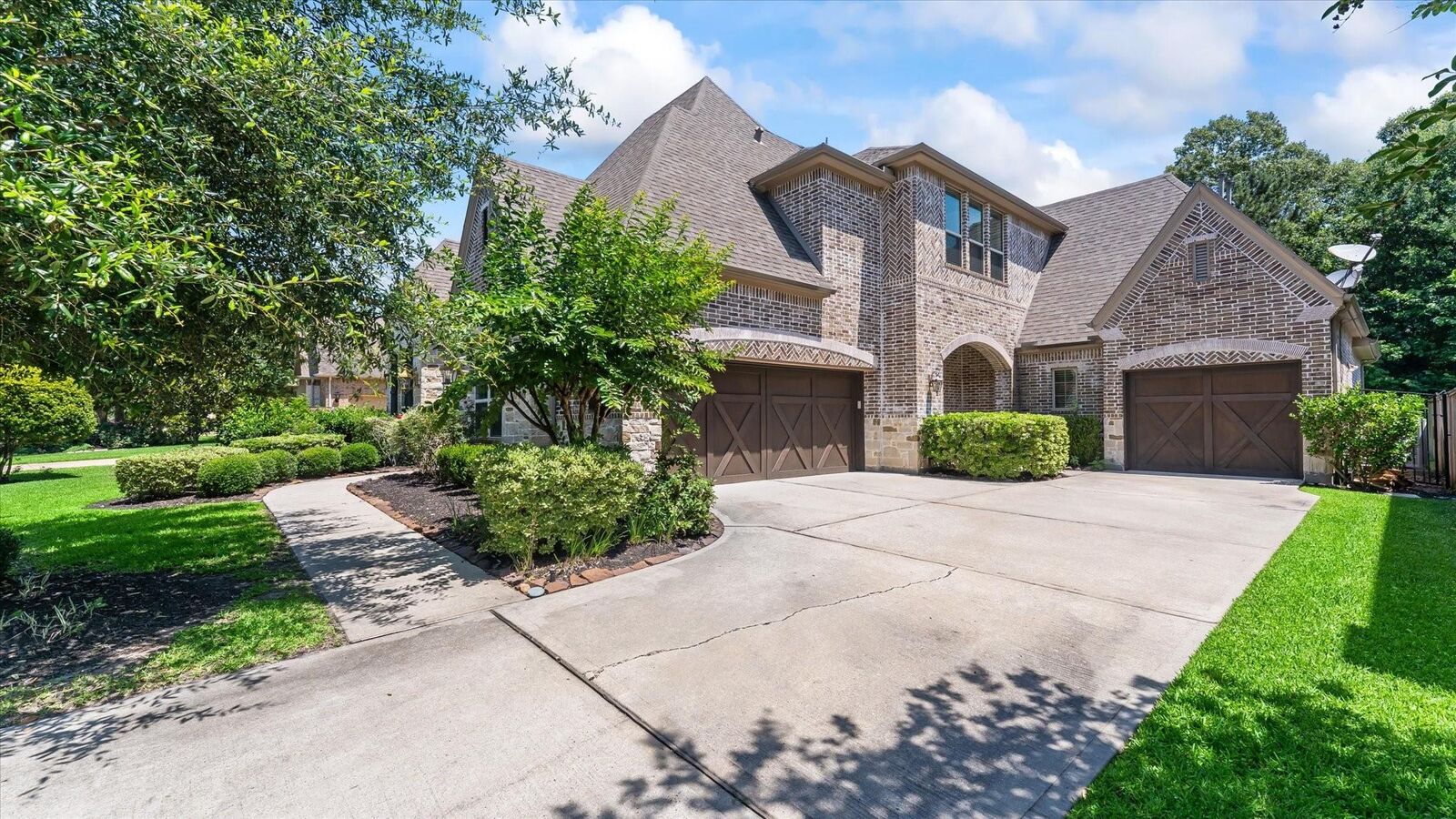 Property Photo: 171 Del Monte Pines Drive TX 77316