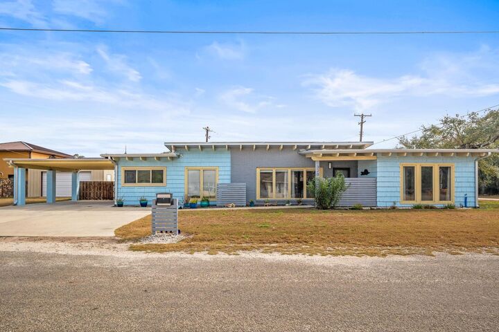 Property Photo: 320 Timothy Street TX 78382