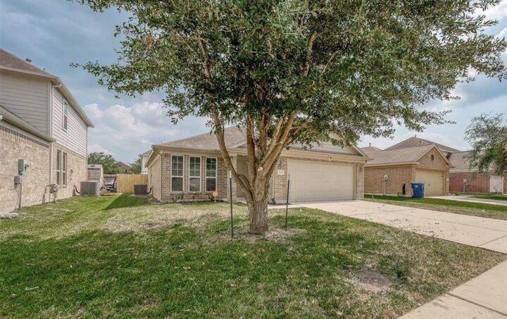 Property Photo: 5242 Espuela Lane TX 77521