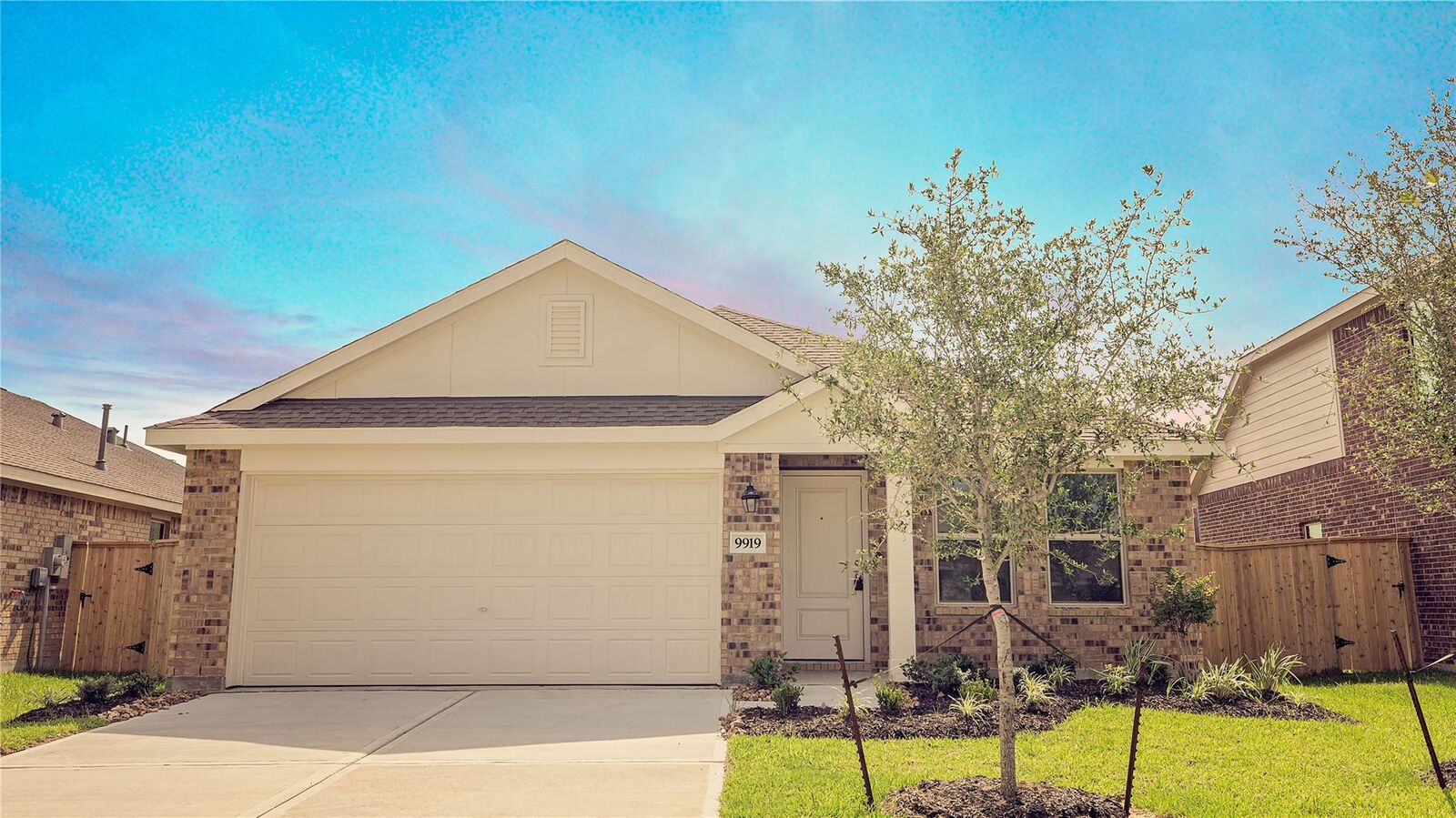 Property Photo:  9919 Oakheath Bluff Drive  TX 77521 