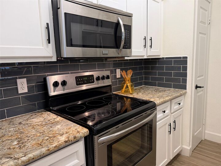 Property Photo:  3800 Tanglewilde Street 602  TX 77063 