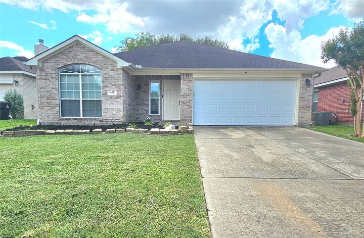 Property Photo: 16211 Noblewood Way TX 77082