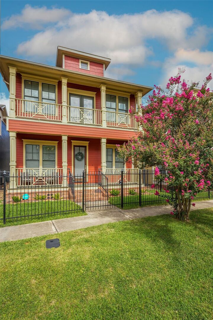 Property Photo: 1301 W 25th Street B TX 77008