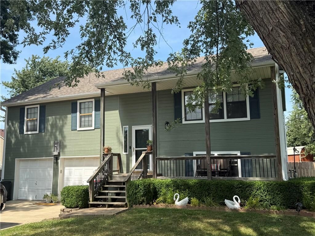 Property Photo: 607 SE 120 Rd Road MO 64093
