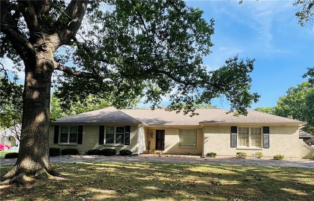 Property Photo: 7500 W 99th Terrace KS 66212