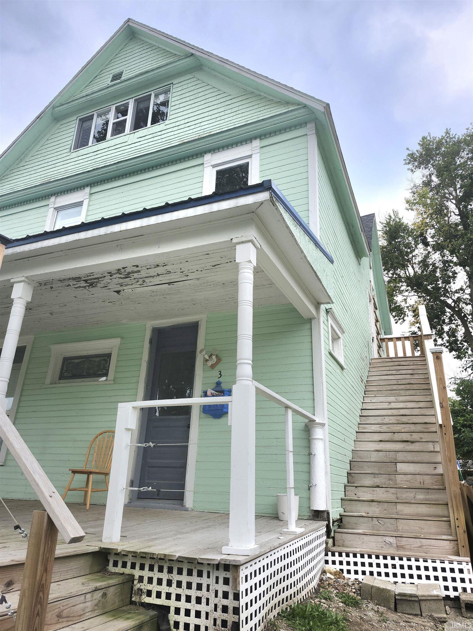 Property Photo: 503 W Walnut Street 3 IN 46901