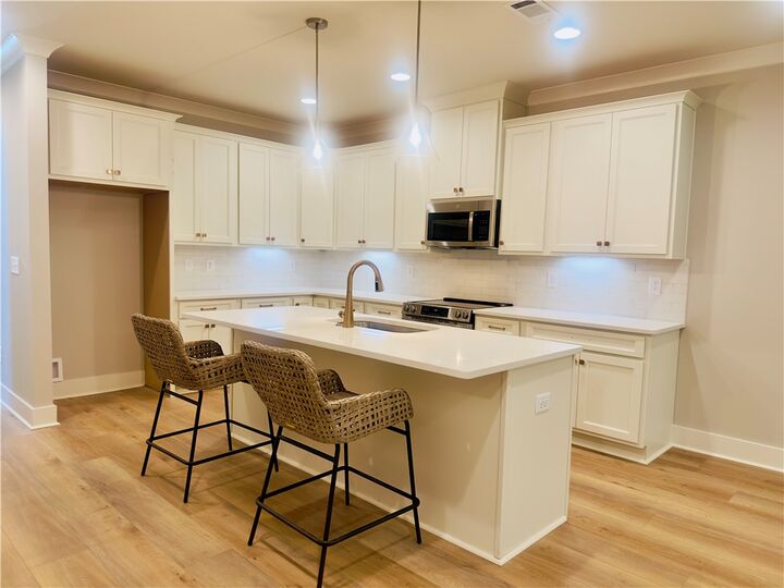 Property Photo: 1100 Arcadia Avenue 501 AL 36830