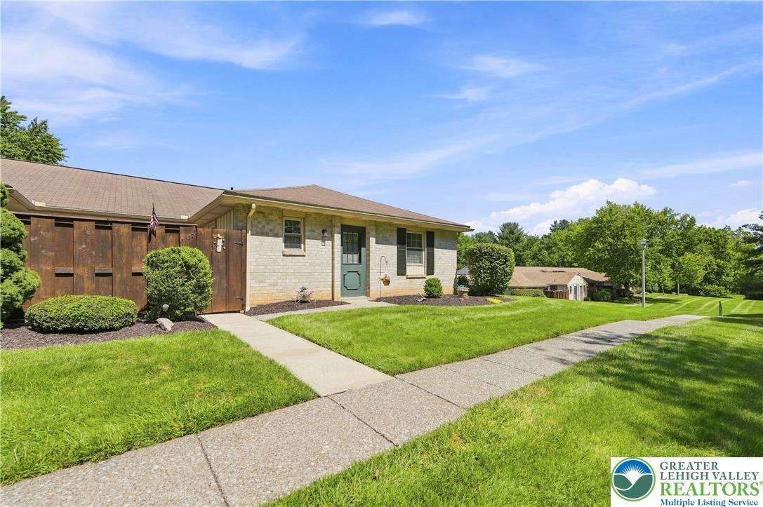 Property Photo:  3032 Aronimink Place  PA 18062 