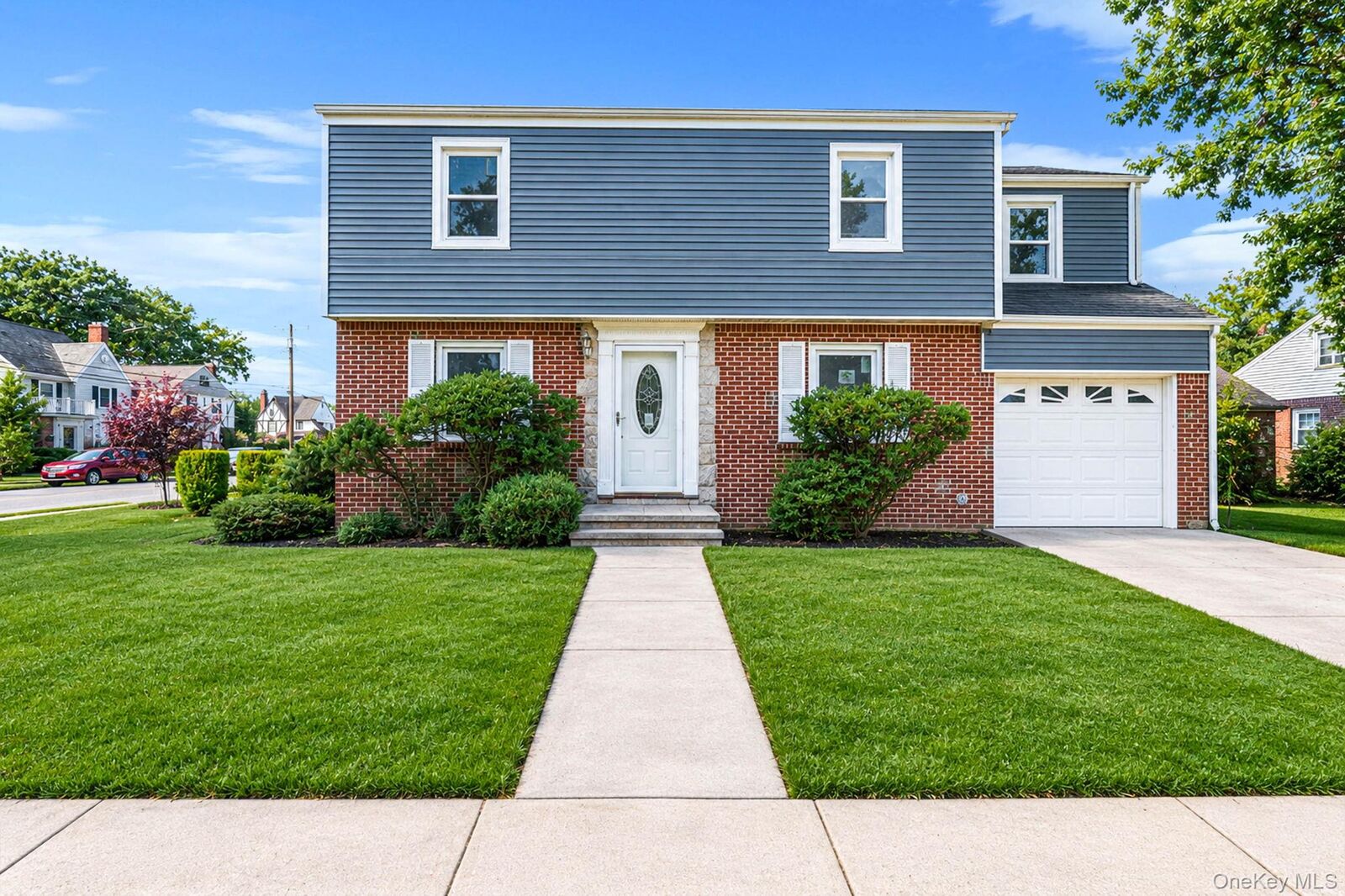 Property Photo:  1 Hudson Court  NY 11563 