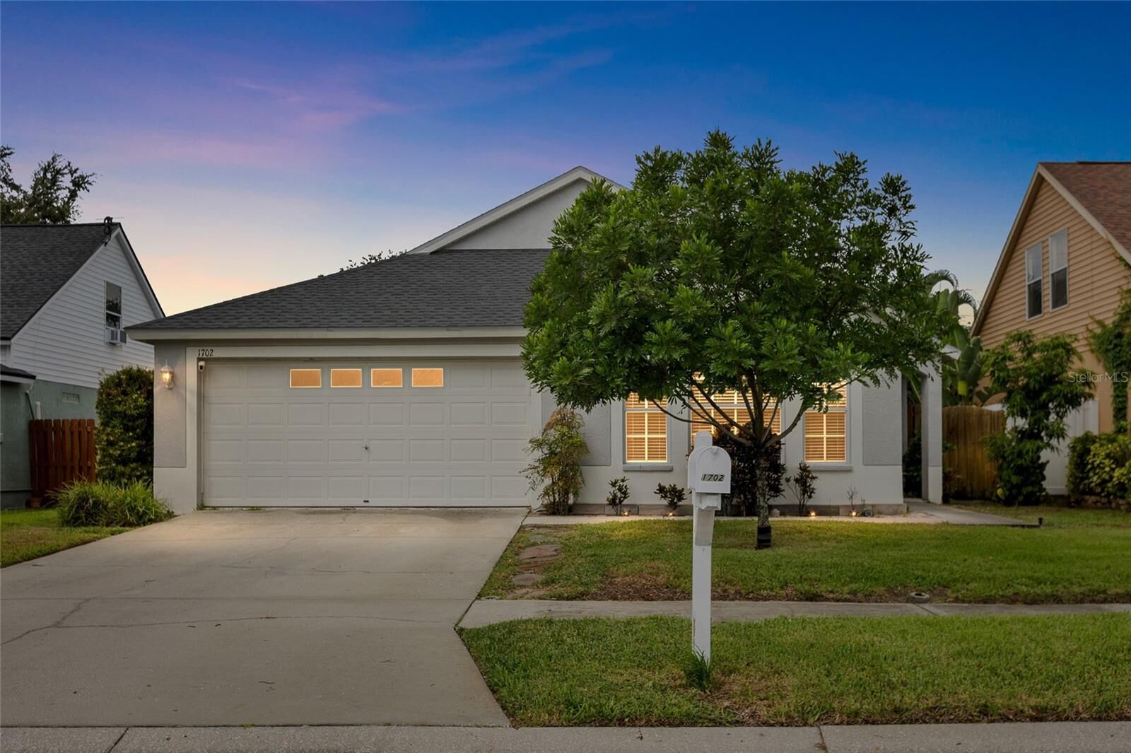 Property Photo: 1702 Meadow Oak Lane FL 34689